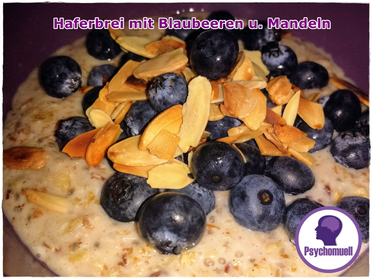 Frühstück Haferbrei mit Blaubeeren und Mandeln